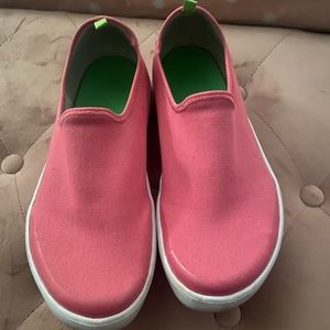 Oofos oomg ezee low shoe 10